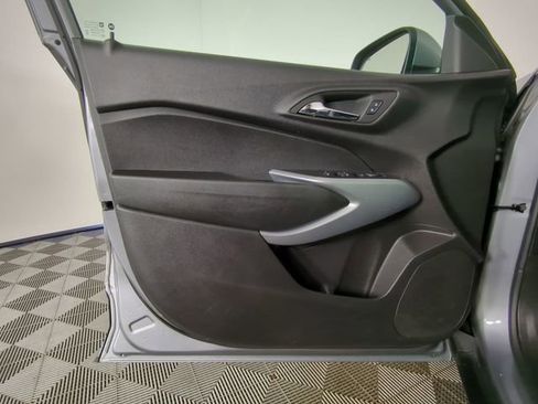 Used 2024 Chevrolet Trax LS w/ LS Convenience Package image 29