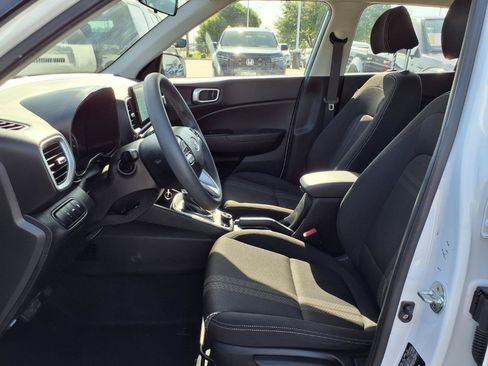 Used 2020 Hyundai Venue SEL FWD image 17