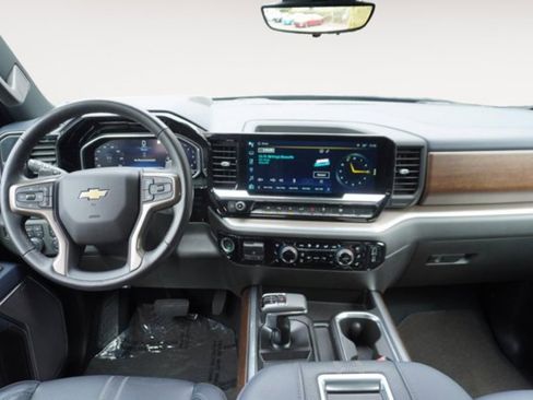 Used 2022 Chevrolet Silverado 1500 High Country w/ Technology Package image 15