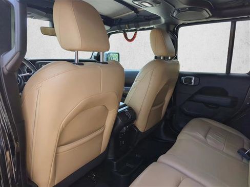 Used 2018 Jeep Wrangler Unlimited Sahara AWD/4WD image 18