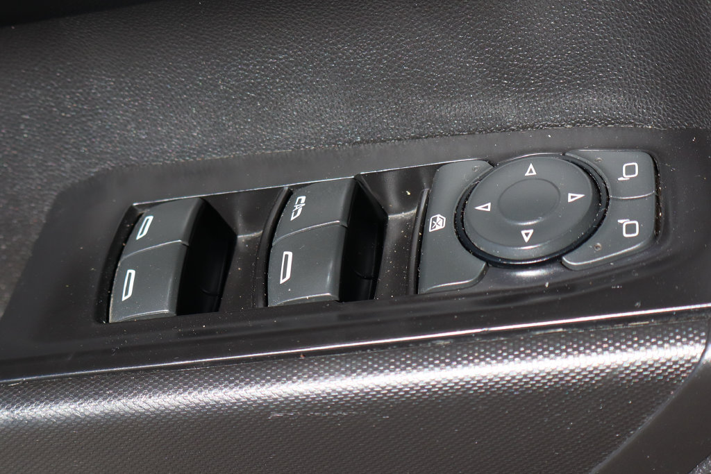 Used 2019 Chevrolet Silverado 1500 Custom w/ Custom Convenience Package AWD/4WD image 18