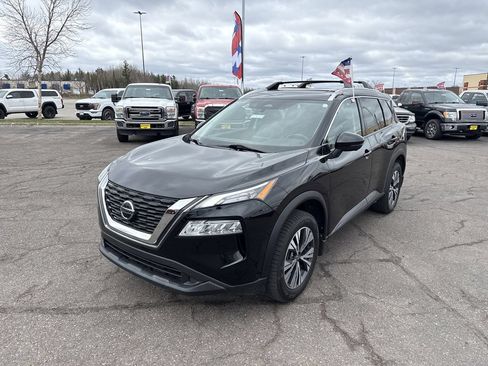 Used 2021 Nissan Rogue SV AWD/4WD image 2