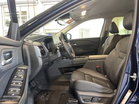 Used 2025 Nissan Rogue SL image 14