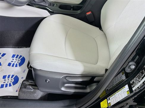 Certified 2024 Toyota Corolla Cross LE image 24