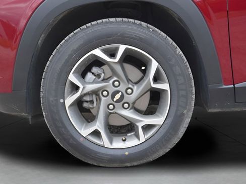 Used 2025 Chevrolet Trax LT FWD image 33