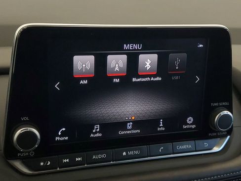 Used 2025 Nissan Rogue SV AWD/4WD image 16