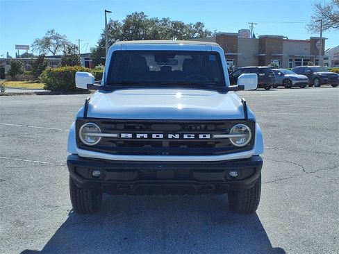 Used 2023 Ford Bronco Outer Banks image 2