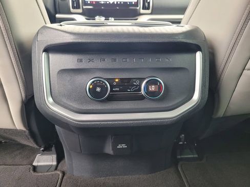 Certified 2025 Ford Expedition Active image 15