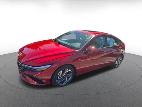 Used 2025 Hyundai Elantra Limited FWD image 2