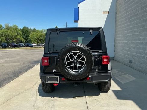 Used 2024 Jeep Wrangler Unlimited Rubicon AWD/4WD image 10