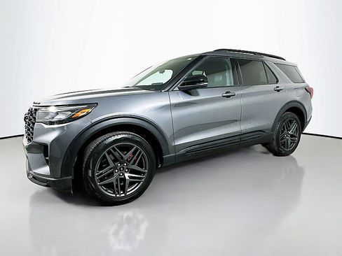 Used 2025 Ford Explorer ST-Line w/ ST-Line Street Pack image 3