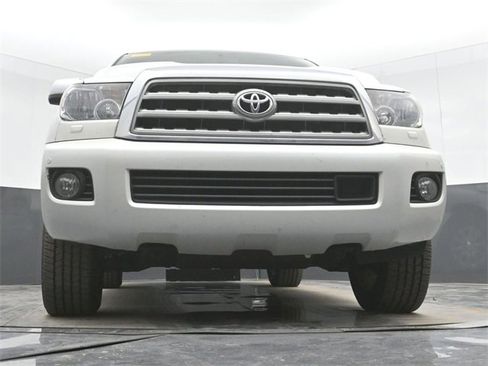 Used 2017 Toyota Sequoia Platinum image 29