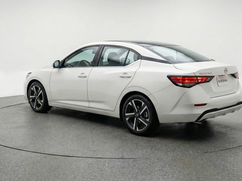 Used 2025 Nissan Sentra SV image 6