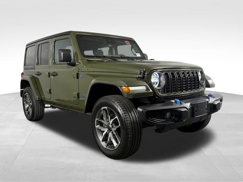 Used 2024 Jeep Wrangler Unlimited w/ Convenience Group AWD/4WD image 4