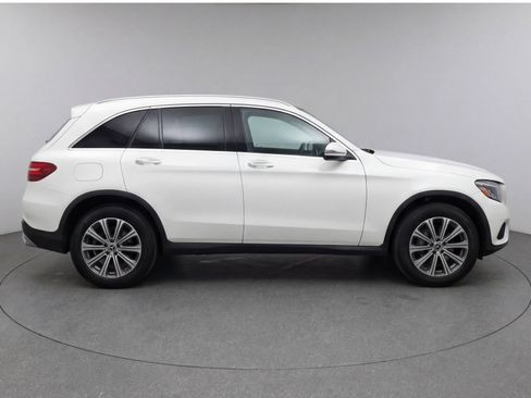 Used 2024 Mercedes-Benz GLC 300 image 11