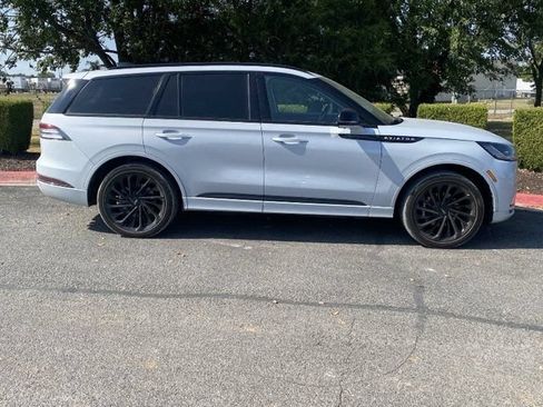 Used 2025 Lincoln Aviator Reserve w/ Equipment Group 201A AWD/4WD image 2