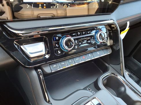 New 2026 GMC Sierra 1500 AT4 w/ Technology Package AWD/4WD image 19
