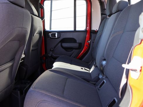 Used 2024 Jeep Gladiator Sport image 17