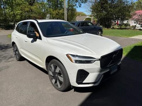 Used 2023 Volvo XC60 T8 Ultimate w/ Climate Package AWD/4WD image 1