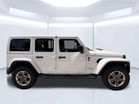 Used 2022 Jeep Wrangler Unlimited Sahara w/ Cold Weather Group AWD/4WD image 4