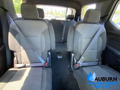 Used 2023 Chevrolet Traverse LT FWD image 24