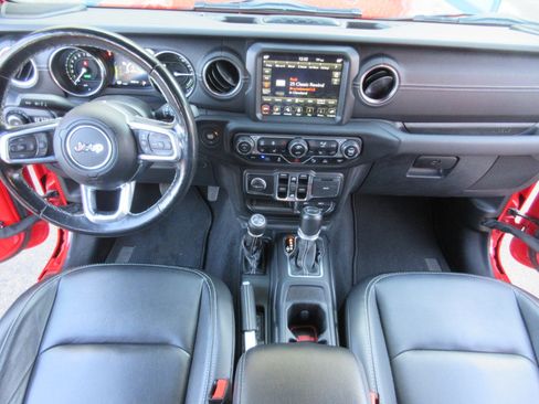 Used 2021 Jeep Wrangler Unlimited Sahara w/ Cold Weather Group image 17