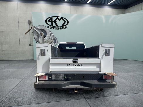 Used 2023 GMC Sierra 2500 Pro w/ Convenience Package image 3