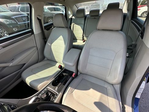 Used 2017 Volkswagen Passat 1.8T R-Line w/ R-Line Lighting Package image 19