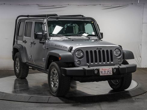 Used 2018 Jeep Wrangler Unlimited Rubicon w/ Connectivity Group AWD/4WD image 5