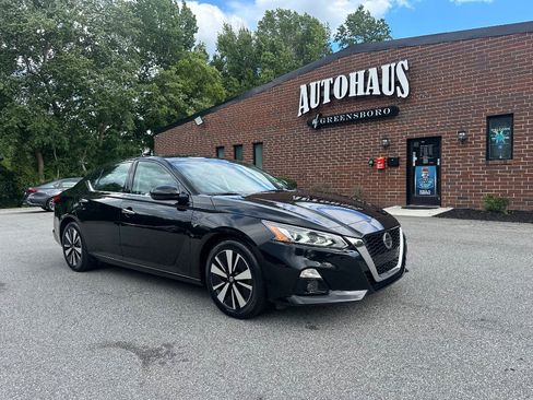 Used 2020 Nissan Altima 2.5 SL FWD image 1