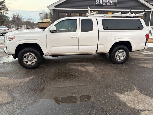 Used 2021 Toyota Tacoma SR5 image 3