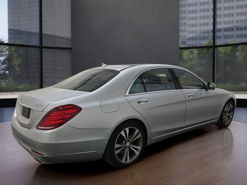 Used 2016 Mercedes-Benz S 550 4MATIC Sedan w/ Premium Package image 4