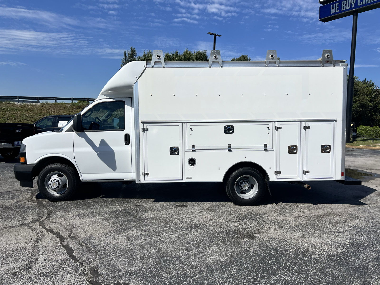 Used 2020 Chevrolet Express 3500 w/ Power Convenience Package RWD image 4