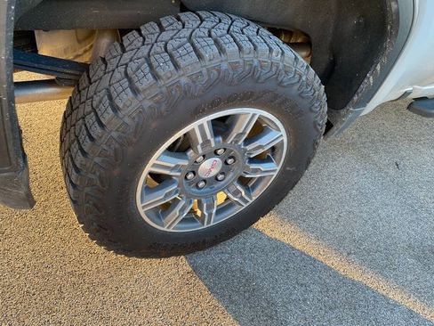 Used 2024 GMC Sierra 1500 AT4 w/ Technology Package image 15