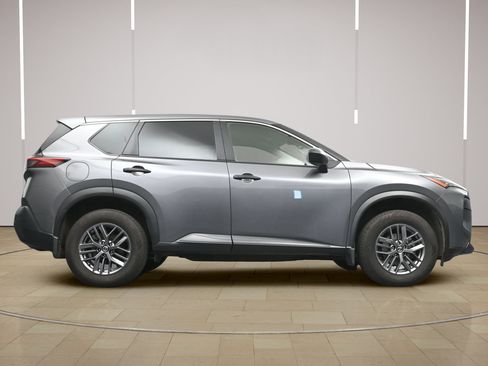 Used 2021 Nissan Rogue S FWD image 17