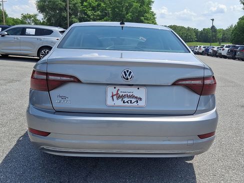 Used 2020 Volkswagen Jetta SE w/ SE Cold Weather Package FWD image 5