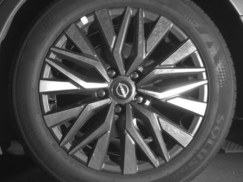 Used 2025 Nissan Altima 2.5 SV FWD image 14