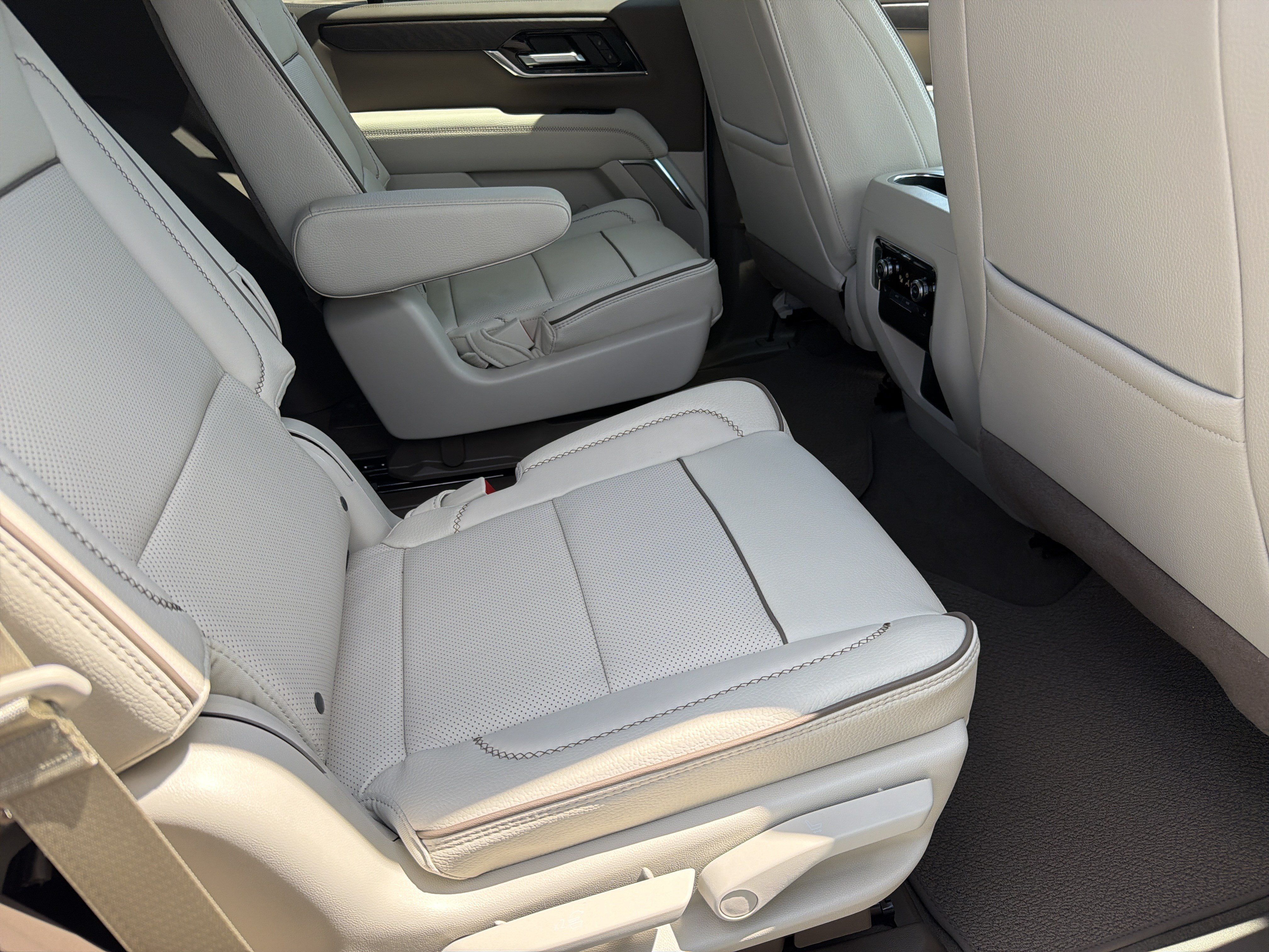 New 2026 GMC Yukon Denali w/ Sun & Power Step Package AWD/4WD image 16