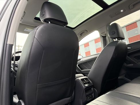 Certified 2022 Volkswagen Tiguan SE w/ Panoramic Sunroof Package image 29