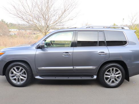 Used 2013 Lexus LX 570 4WD image 9