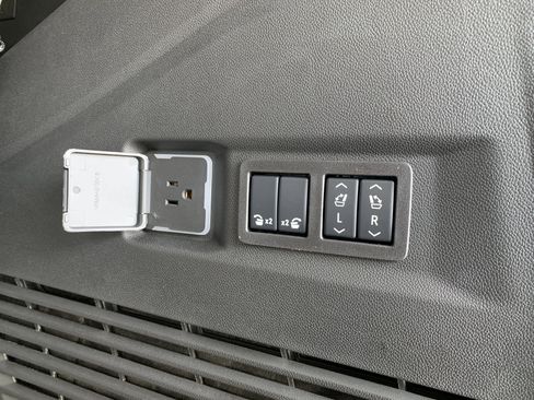 New 2026 GMC Yukon Elevation image 50