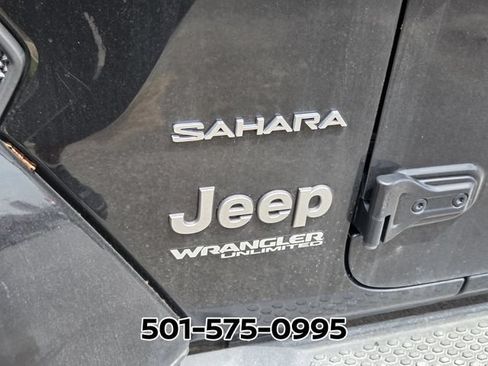 Used 2018 Jeep Wrangler Unlimited Sahara AWD/4WD image 9