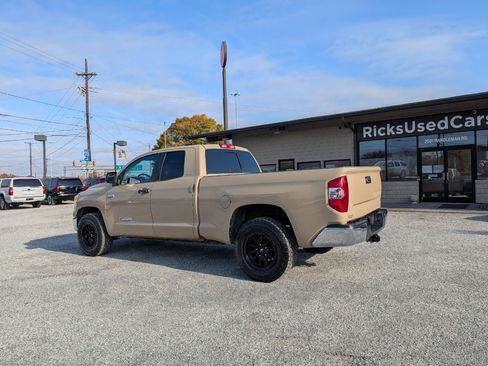 Used 2017 Toyota Tundra SR5 image 7