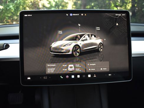 Used 2022 Tesla Model 3 Standard Range image 31