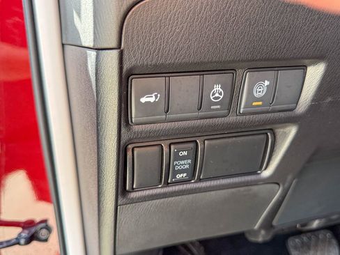 Used 2024 Nissan Armada Platinum w/ Captain's Chairs Package image 32