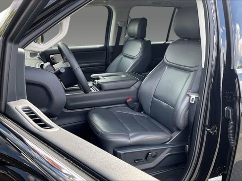 Used 2025 Ford Expedition Active AWD/4WD image 14