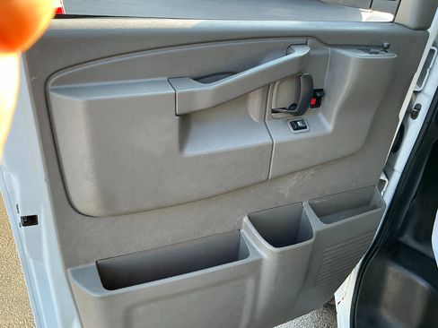 Used 2021 Chevrolet Express 3500 w/ Driver Convenience Package image 9