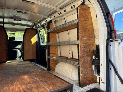 Used 2015 Chevrolet Express 3500 image 11