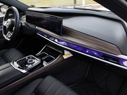 Used 2024 BMW i7 xDrive60 image 47