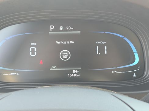 Certified 2024 Hyundai Venue SEL FWD image 17